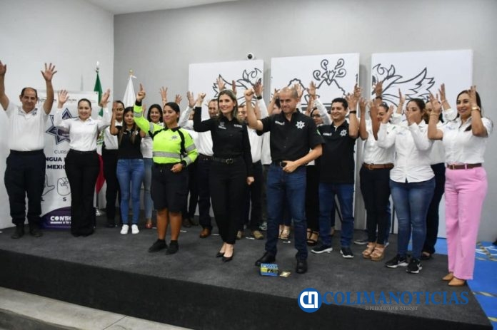 Capacitan a personal administrativo y operativo de la Policía Municipal de Colima en lengua de señas