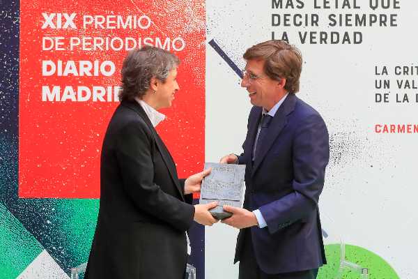 Carmen Aristegui recibió el Premio de Periodismo Diario Madrid