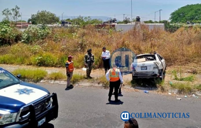 Fuerte accidente sobre el libramiento Griselda Álvarez en Villa de Álvarez; hubo tres lesionados