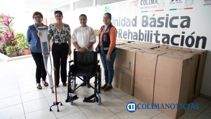 Griselda Martínez entrega aparatos ortopédicos para el DIF Municipal