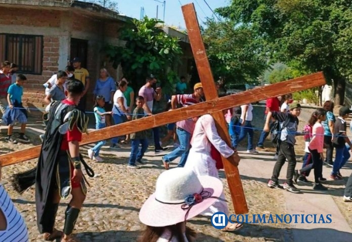 Viacrucis en Coquimatlán