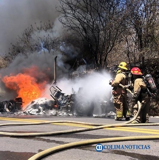 bombero incendio carretera