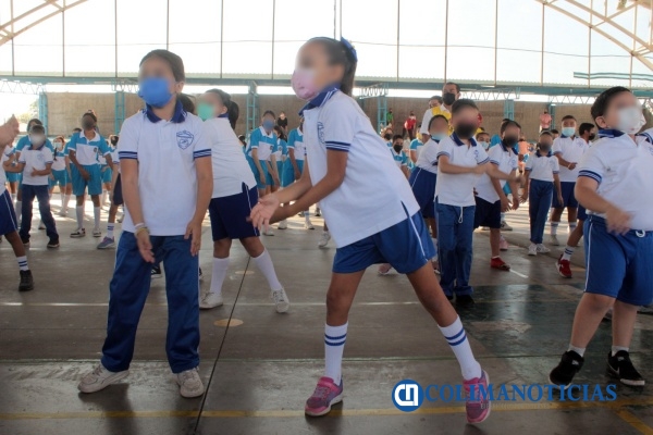 menores haciendo ejercicio