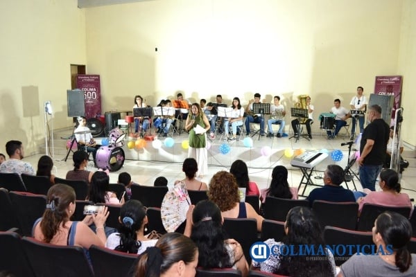 Cultura Colima festeja a mamás en la colonia San José Norte del municipio capitalino