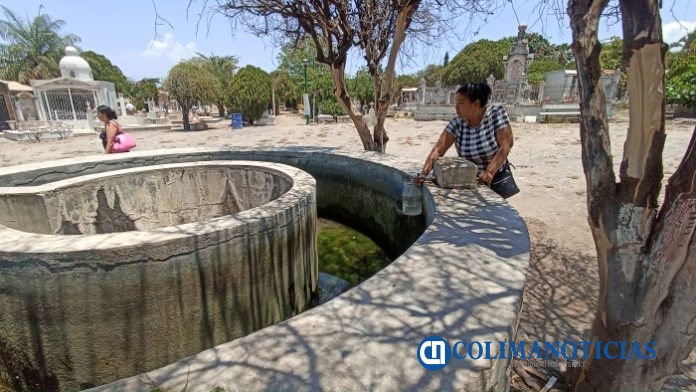 Desabasto de agua en el Panteón de Colima y pilas llenas de lama