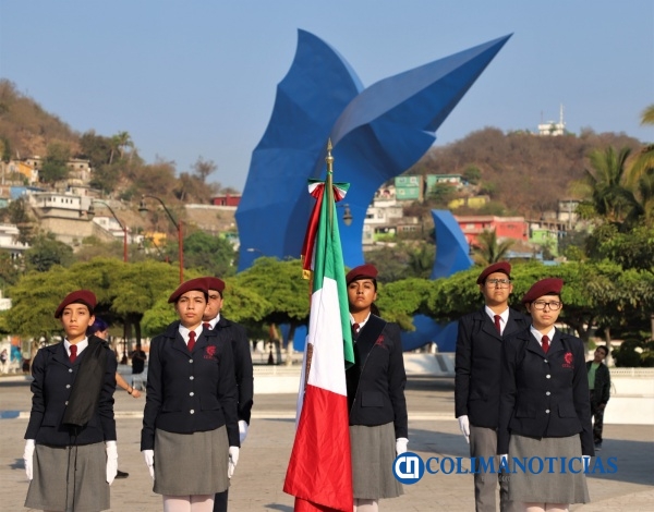 Desfilan más de 2 mil personas con motivo del 161 aniversario de la Batalla de Puebla