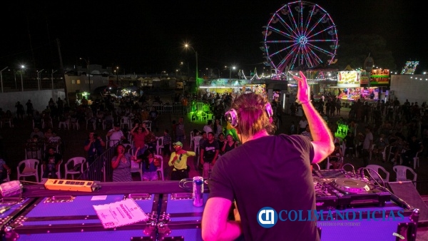 Disfrutan jóvenes del Festival del DJ en Las Fiestas de Mayo