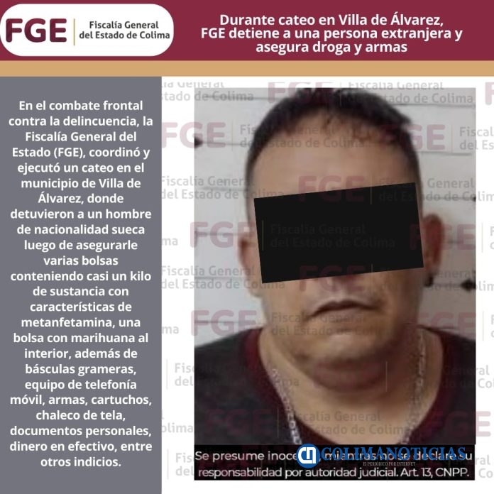 Durante cateo en Villa de Álvarez, FGE detiene a una persona extranjera y asegura droga y armas