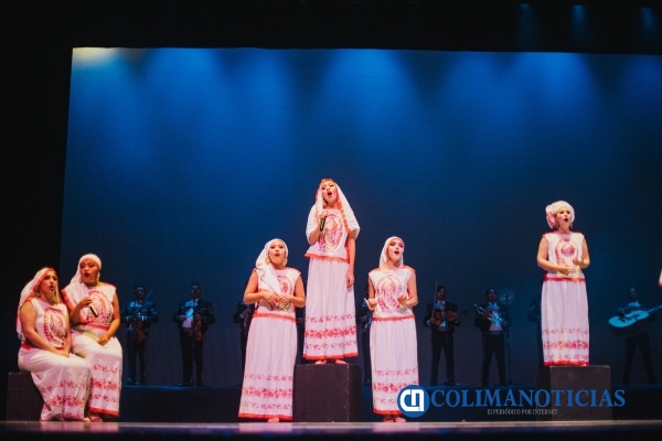 El Ballet Folklórico de la Universidad se presenta con éxito en Querétaro_b