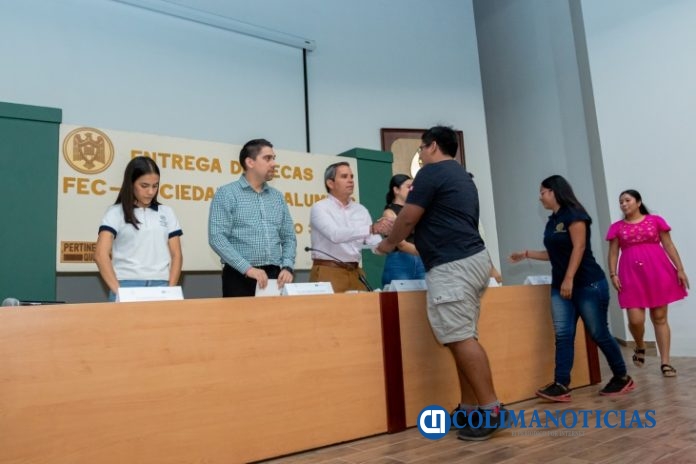 Estudiantes gestionan 171 becas para otros estudiantes_a