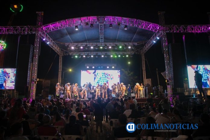 Miles de personas bailaron con las Bandas Maguey y Mach en las Fiestas de Mayo 56