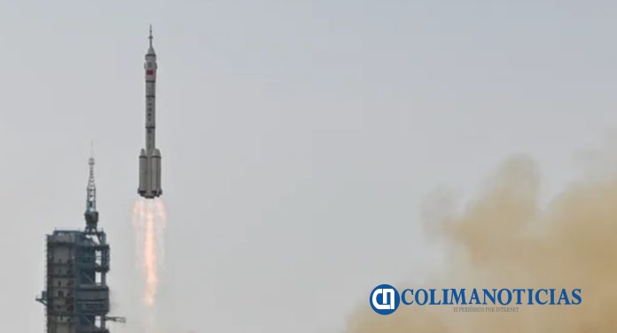 Misión china con primer astronauta civil llega a estación espacial Tiangong