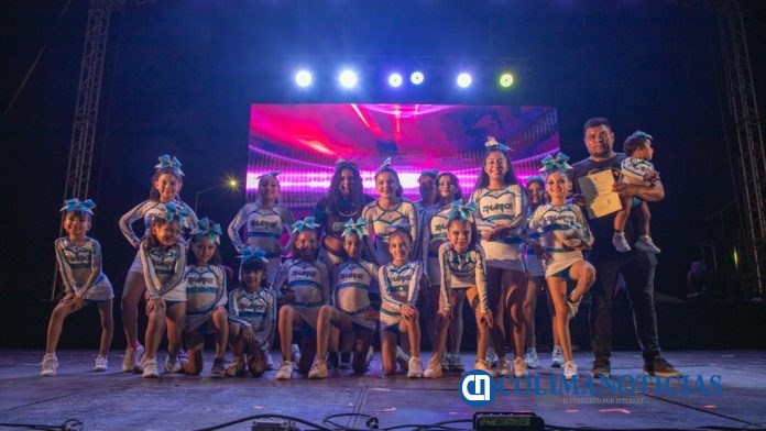 Noche de grandes emociones se vive en el escenario de las Fiestas de Mayo