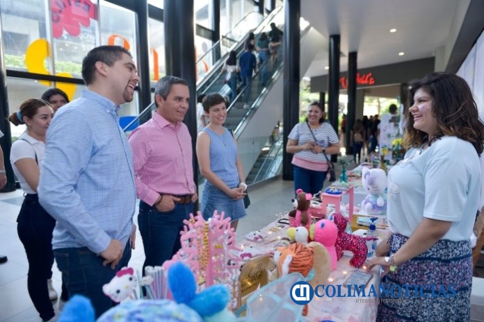 Organizan con éxito Mercadito Estudiantil