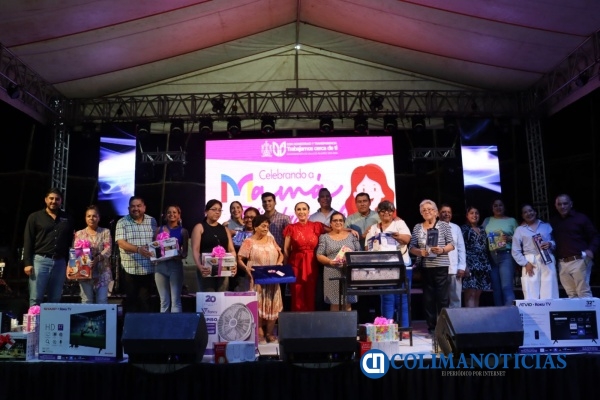 Participan 4 mil mamás en festejo organizado por Villa de Álvarez