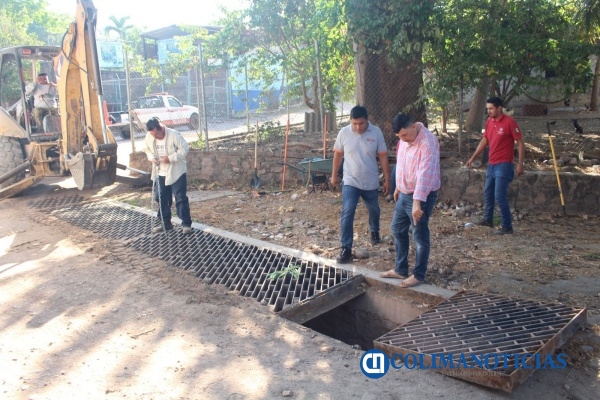 Previo al temporal de lluvias realizan limpieza de colectores pluviales en Ixtlahuacán