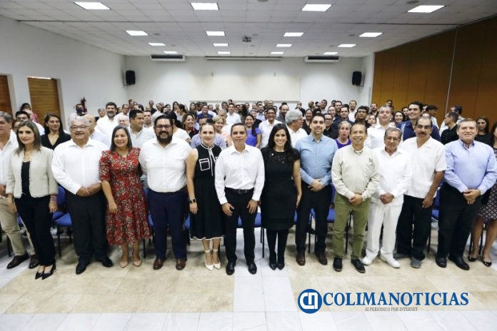 Rector toma protesta a nuevo comité ejecutivo de la FEUC_a