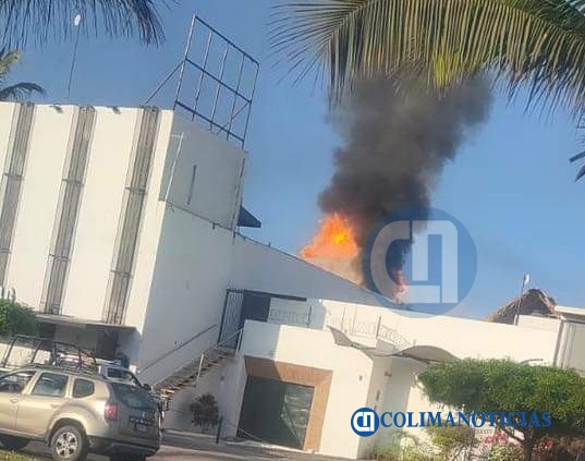 Se incendia la palapa del Botanero 21 de Manzanillo