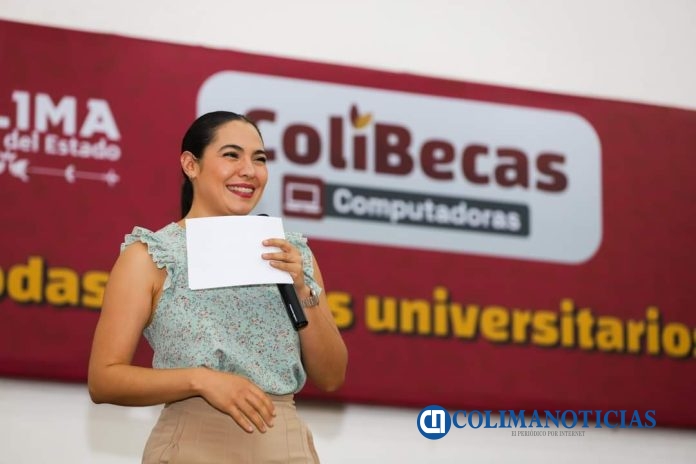 En Manzanillo, Indira anunció computadoras gratuitas para nivel profesional