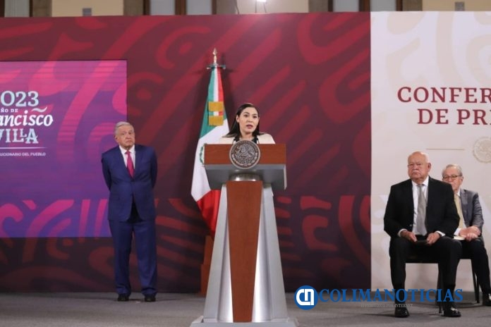 Indira acude a La Mañanera de AMLO