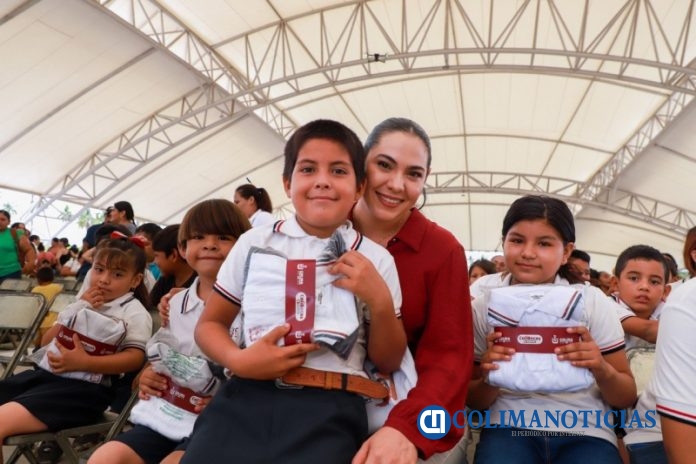 Indira entregó más de 400 uniformes gratuitos a estudiantes de escuelas Conafe de Armería, Tecomán e Ixtlahuacán
