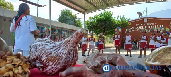 Realizan ritual en escuela primaria de Zinacamitlán