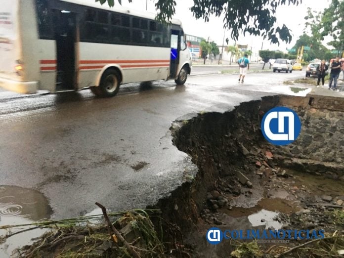 Reparará Villa de Álvarez socavón en puente de avenida Rodolfo Chávez Carrillo