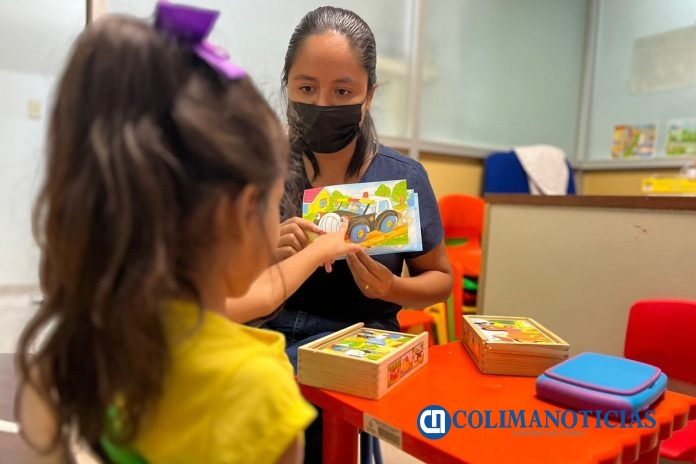 Salud Colima otorga terapia de lenguaje a niñas y niños, en el HRU y Ceredi