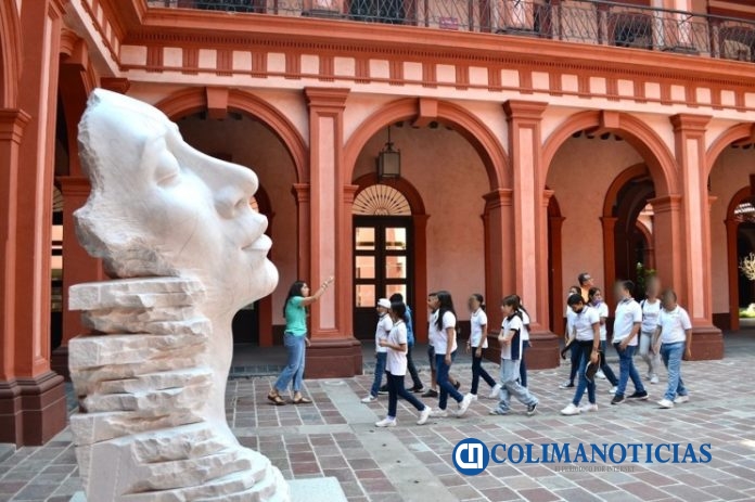 Subsecretaría de Cultura acerca a estudiantes de primarias al Museo Palacio Colima