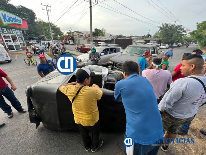Un lesionado al impactar camioneta a mototaxis en Tecomán