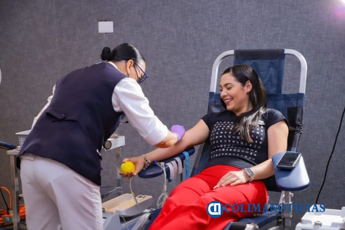 indira vizcaino donando sangre