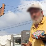 vendedor ambulante semaforo