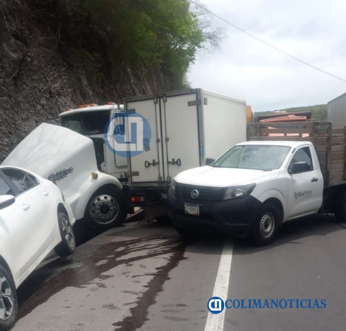 Aparatoso accidente en la autopista deja al menos 4 lesionados