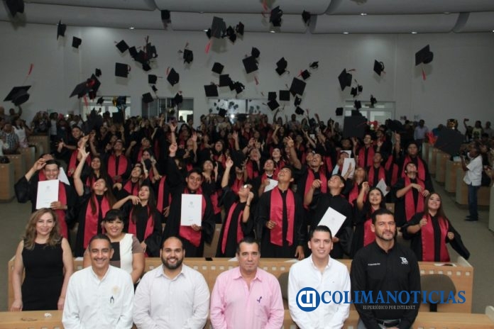 Egresan 259 jóvenes del Bachillerato 20