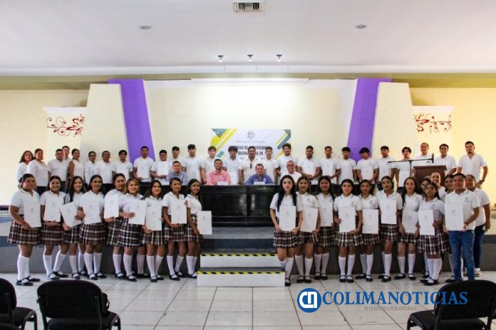 Egresan de Bachillerato 26, en Ixtlahuacán_c
