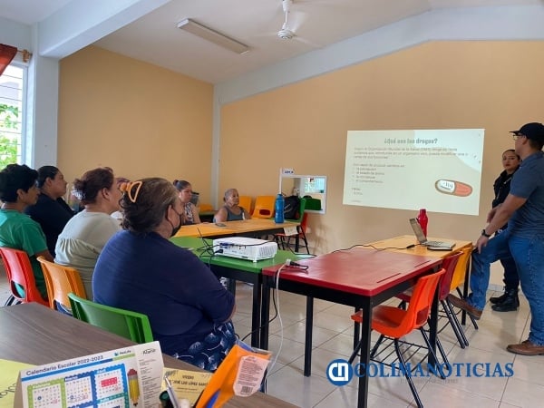 En Ixtlahuacán imparten charlas sobre adicciones a padres de familia