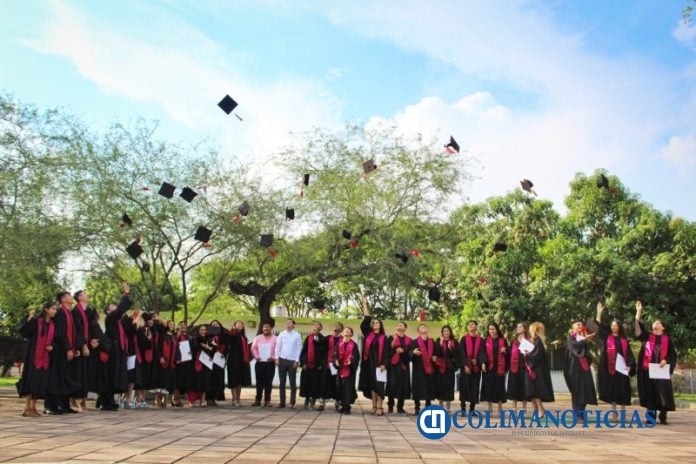 Entregan certificados a 27 nuevos técnicos en contabilidad