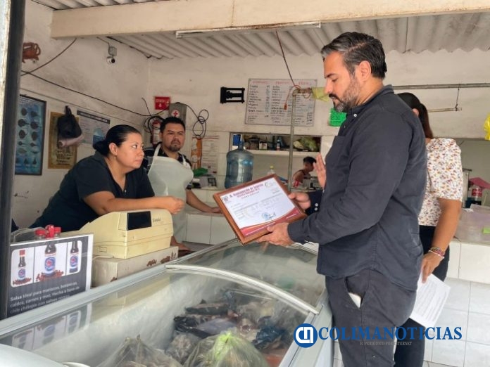 Personal de la comuna armeritense supervisa validez de licencias comerciales
