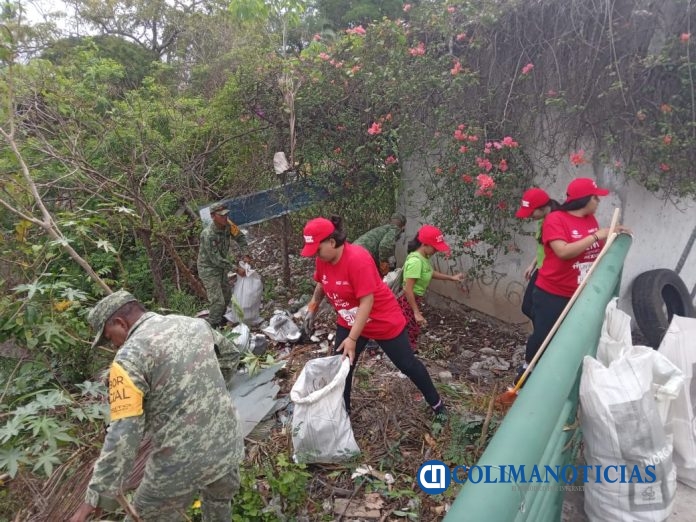 Realizan limpieza del Río Colima