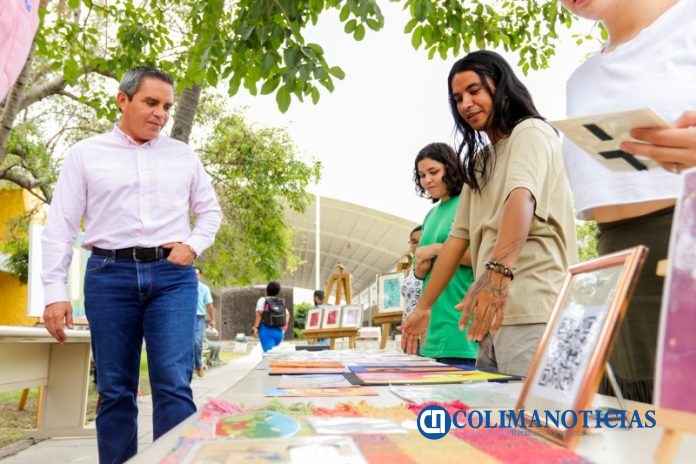 Visita rector expo-venta de alumnos de artes visuales_d