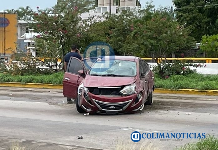 Vuelca vehículo sobre libramiento Ejército Mexicano