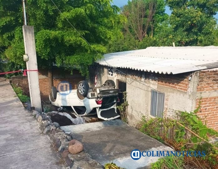 el vehículo de los sicarios terminó volcado
