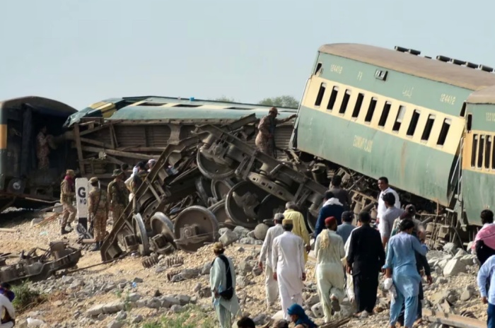 Al menos 30 muertos en Pakistán tras accidente de tren Colima Noticias