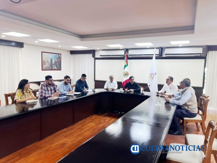 Director de IEEA Colima gestiona solución a problemática de personal de SNTEA
