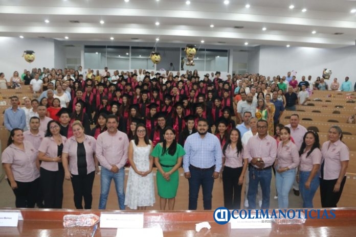 Egresan 200 jóvenes de los bachilleratos 23 y 27 de Manzanillo_b
