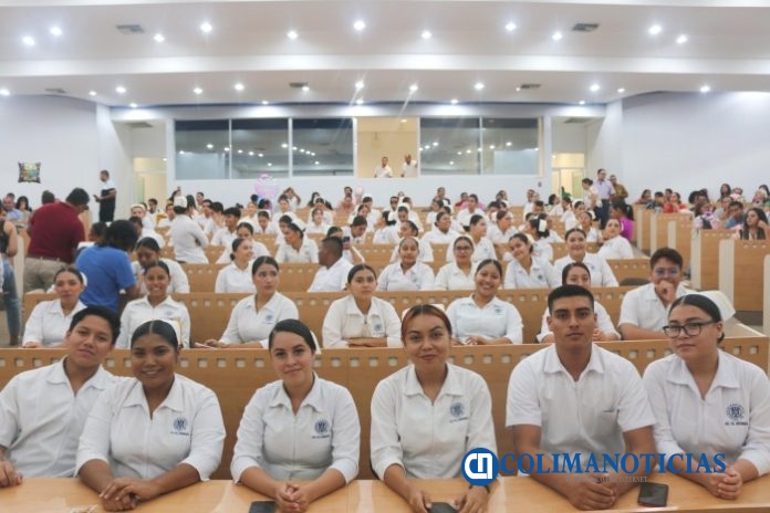Egresan 67 nuevos profesionales en Enfermería, en Manzanillo
