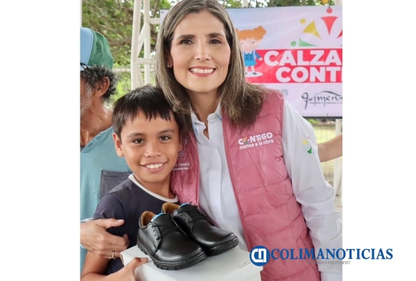 Entrega Margarita Moreno calzado escolar en Piscila, Guasimas, Alpuyequito y Acatitán
