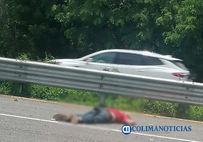 Grave un motorepartidor de tortillas atropellado sobre la autopista, cerca de la empresa Corona en Colima
