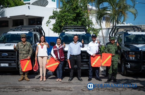 Griselda Martínez entrega 8 unidades nuevas a dirección de Seguridad Pública y Policía Vial