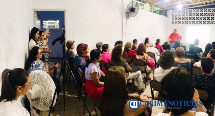 Imparten charla sobre mujeres ante desastres_c